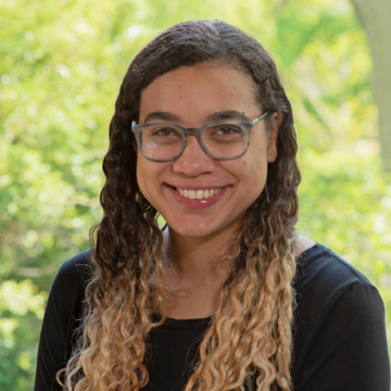 Headshot of Savannah Henderson